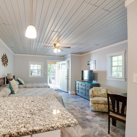 Ocean Isle Beach Studio With Patio - 1 Mi To Pier! Buitenkant foto