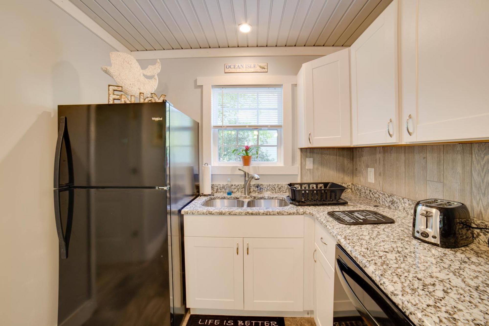 Ocean Isle Beach Studio With Patio - 1 Mi To Pier! Buitenkant foto