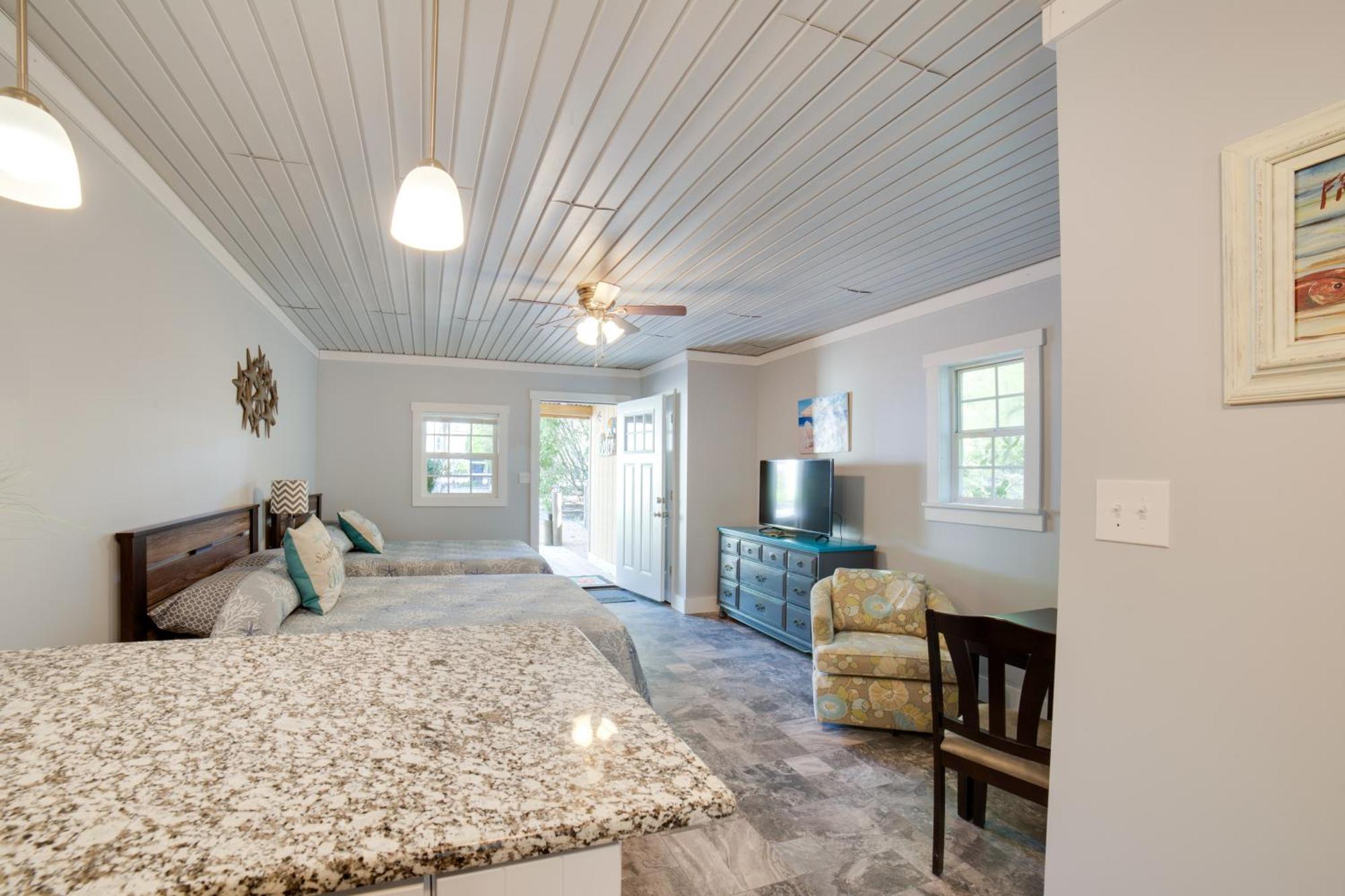 Ocean Isle Beach Studio With Patio - 1 Mi To Pier! Buitenkant foto