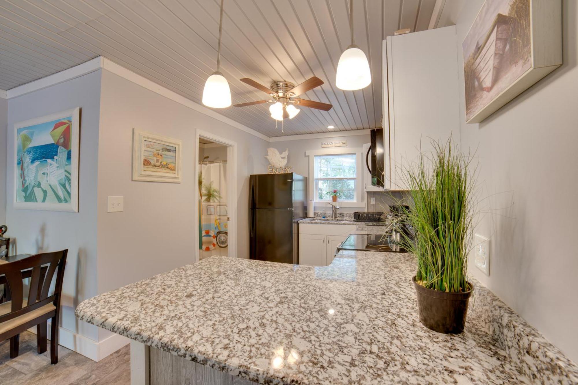 Ocean Isle Beach Studio With Patio - 1 Mi To Pier! Buitenkant foto