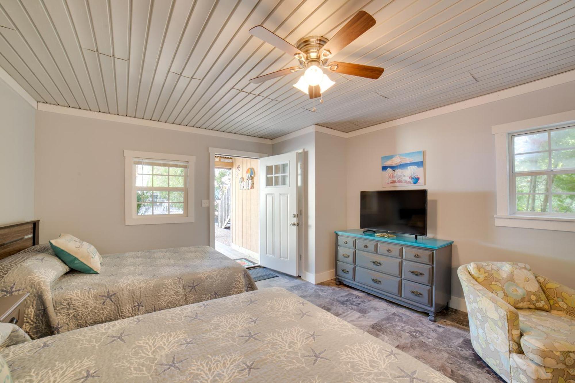 Ocean Isle Beach Studio With Patio - 1 Mi To Pier! Buitenkant foto