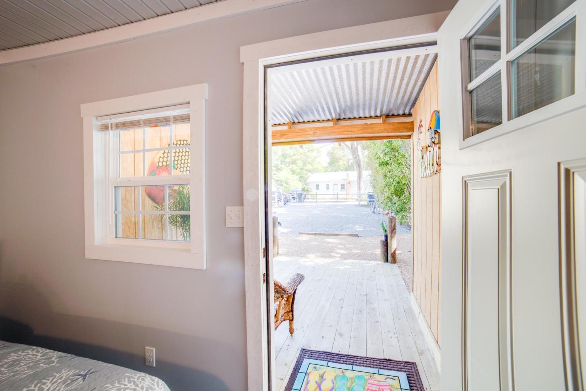Ocean Isle Beach Studio With Patio - 1 Mi To Pier! Buitenkant foto