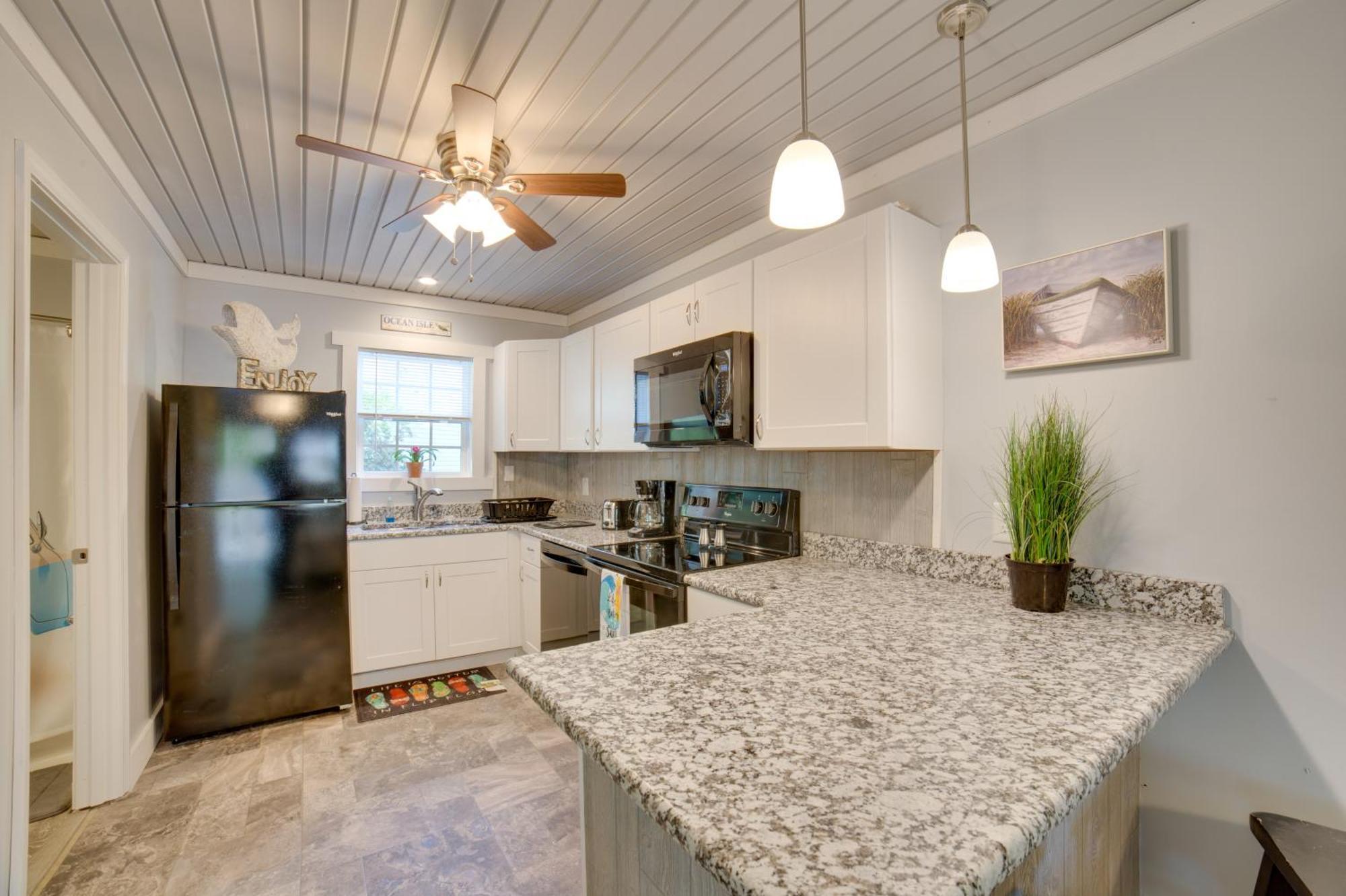 Ocean Isle Beach Studio With Patio - 1 Mi To Pier! Buitenkant foto